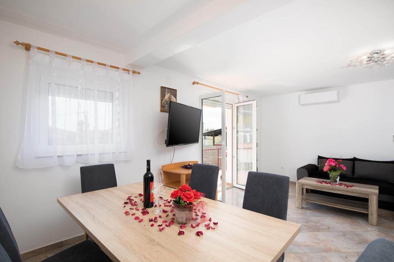 Apartmani Dujmovic Medulin Exterior foto